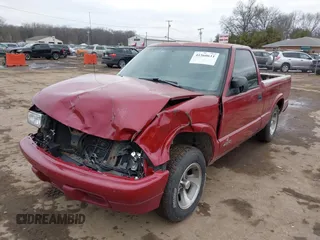 1998 Chevrolet S-10 with VIN 1GCCS144XWK264558, listed as a IAAI auction lot 41560611 with 216,629 mi miles. Bid and sale history available at carsss.com. Image 6.