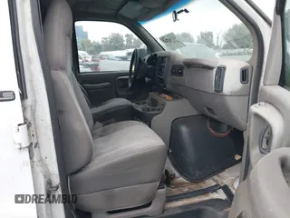 2000 Chevrolet City Express Cargo z VIN 1GAHG39J4Y1265384, wystawiony jako IAAI lot #42294326 z przebiegiem 200 891 mil mil oraz . Historia ofert i sprzedaży dostępna na DreamBid. Obrazek 5.