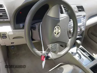 2011 Toyota Camry LE z VIN 4T1BF3EK7BU230614, wystawiony jako IAAI lot #42313505 z przebiegiem 218 730 mil mil oraz . Historia ofert i sprzedaży dostępna na DreamBid. Obrazek 11.