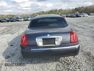1999 Lincoln Town Car Executive z VIN 1LNHM81W4XY714116, wystawiony jako Copart lot #44424595 z przebiegiem 210 041 mil mil oraz Szkoda całkowita • Salvage title. Historia ofert i sprzedaży dostępna na DreamBid. Obrazek 6.