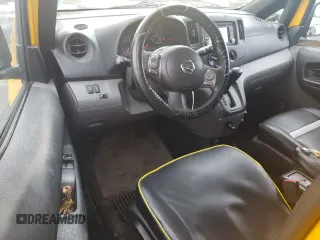2014 Nissan NV200 z VIN 3N8CM0JTXEK690600, wystawiony jako Copart lot #50808765 z przebiegiem 392 670 mil mil oraz Czysty tytuł • Clean title. Historia ofert i sprzedaży dostępna na DreamBid. Obrazek 8.