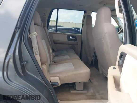 2003 Ford Expedition Special Service with VIN 1FMRU15W13LA15281, listed as a IAAI auction lot 42060325 with 143,869 mi miles. Bid and sale history available at carsss.com. Image 8.