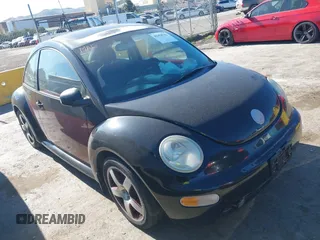 2005 Volkswagen New Beetle Coupe GLS with VIN 3VWCK31C45M404762, listed as a IAAI auction lot 41428782 with 135,706 mi miles. Bid and sale history available at carsss.com. Image 1.