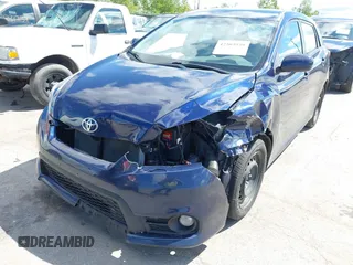 2011 Toyota Matrix z VIN 2T1KU4EE1BC664423, wystawiony jako IAAI lot #42303939 z przebiegiem 158 316 mil mil oraz . Historia ofert i sprzedaży dostępna na DreamBid. Obrazek 6.