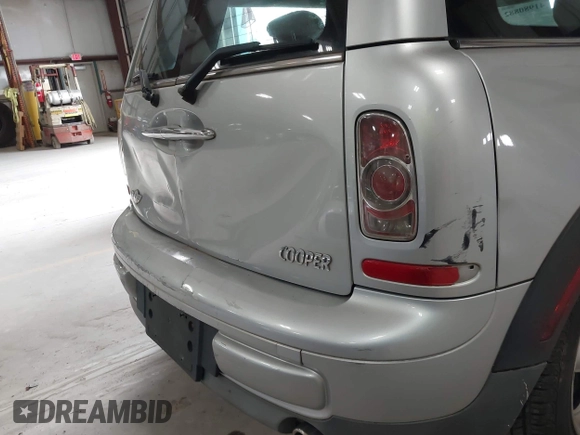 2011 MINI Clubman z VIN WMWZF3C56BT188312, wystawiony jako IAAI lot #41980882 z przebiegiem 143 669 mil mil oraz . Historia ofert i sprzedaży dostępna na DreamBid. Obrazek 17.