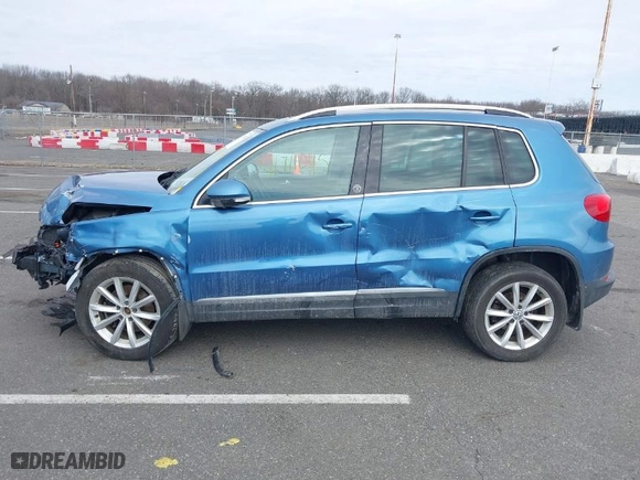 2017 Volkswagen Tiguan Wolfsburg Edition with VIN WVGSV7AX5HW503607, listed as a IAAI auction lot 41711045 with 120,513 mi miles. Bid and sale history available at carsss.com. Image 17.