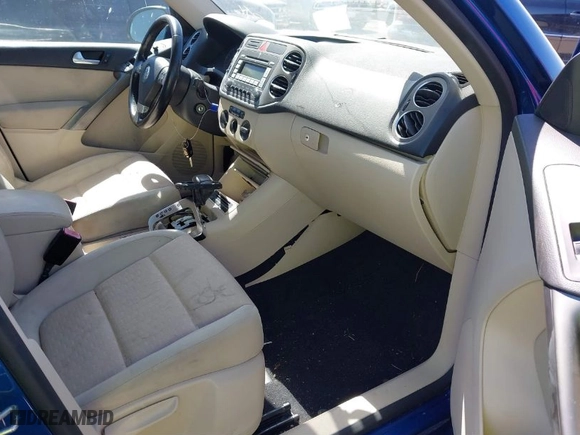 2009 Volkswagen Tiguan S with VIN WVGAV75N49W500610, listed as a IAAI auction lot 41813423 with 243,126 mi miles. Bid and sale history available at carsss.com. Image 5.