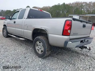 2006 Chevrolet Silverado 1500 LT1 with VIN 1GCEC19V96Z182898, listed as a IAAI auction lot 41135457 with 152,973 mi miles. Bid and sale history available at carsss.com. Image 3.