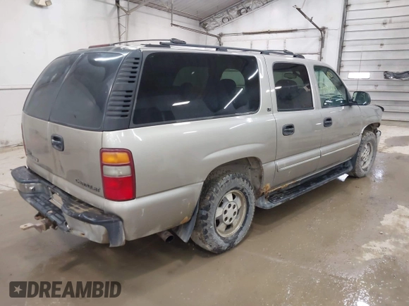2000 Chevrolet Suburban LT with VIN 3GNFK16T9YG130739, listed as a IAAI auction lot 41943223 with 300,952 mi miles. Bid and sale history available at carsss.com. Image 4.