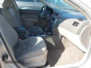2011 Ford Fusion SE with VIN 3FAHP0HG2BR144898, listed as a IAAI auction lot 37638561 with 96,815 mi miles. Bid and sale history available at carsss.com. Image 5.