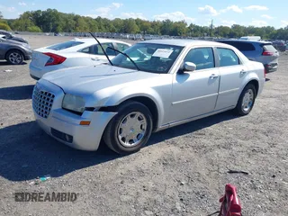 2005 Chrysler 300 with VIN 2C3AA53G35H634689, listed as a IAAI auction lot 40523572 with 1 mi miles. Bid and sale history available at carsss.com. Image 2.