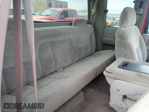 1997 GMC Sierra 1500 z VIN 1GTEK19R3VE545661, wystawiony jako Copart lot #50212975 z przebiegiem 2 827 591 mil mil oraz Czysty tytuł • Clean title. Historia ofert i sprzedaży dostępna na DreamBid. Obrazek 10.