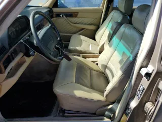 1989 Mercedes-Benz 560 with VIN WDBCA39D7KA428953, listed as a Copart auction lot 80856634 with 243,871 mi miles and Clean Title. Bid and sale history available at DreamBid. Image 7.