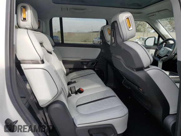 2024 Rivian R1S Adventure z VIN 7PDSGABA4RN043975, wystawiony jako Copart lot #41524615 z przebiegiem 6 807 mil mil oraz Szkoda całkowita • Salvage title. Historia ofert i sprzedaży dostępna na DreamBid. Obrazek 12.
