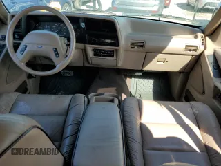 1993 Ford Explorer Eddie Bauer z VIN 1FMDU32X0PUD85141, wystawiony jako Copart lot #71320944 z przebiegiem 810 mil mil oraz Szkody całkowita. Historia ofert i sprzedaży dostępna na DreamBid. Obrazek 8.