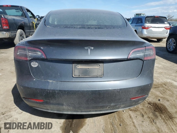 2021 Tesla Model 3 Standard Range Plus z VIN 5YJ3E1EA0MF089307, wystawiony jako Copart lot #50575465 z przebiegiem 131 251 mil mil oraz Szkody całkowita. Historia ofert i sprzedaży dostępna na DreamBid. Obrazek 6.
