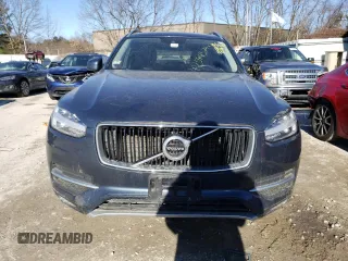 2018 Volvo XC90 Momentum z VIN YV4A22PK8J1323979, wystawiony jako Copart lot #42544374 z przebiegiem 79 187 mil mil oraz Szkody całkowita. Historia ofert i sprzedaży dostępna na DreamBid. Obrazek 5.