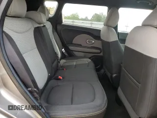 2016 Kia Soul + z VIN KNDJP3A53G7407548, wystawiony jako Copart lot #54845975 z przebiegiem 98 335 mil mil oraz Szkoda całkowita • Salvage title. Historia ofert i sprzedaży dostępna na DreamBid. Obrazek 10.