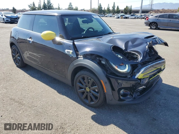 2021 MINI Hardtop Cooper SE with VIN WMWXP3C07M2N46440, listed as a Copart auction lot 72822194 with 35,078 mi miles and Salvage Title. Bid and sale history available at DreamBid. Image 4.