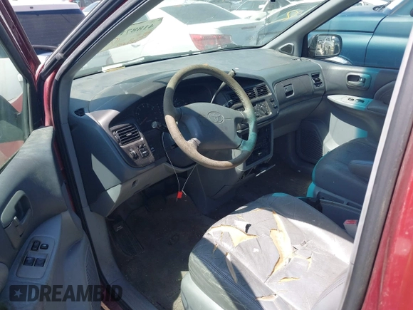 1998 Toyota Sienna LE with VIN 4T3ZF13C2WU049089, listed as a IAAI auction lot 41887109 with 323,601 mi miles and . Bid and sale history available at DreamBid. Image 5.