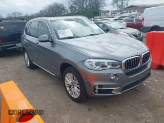 2016 BMW X5 xDrive35i z VIN 5UXKR0C53G0P19015, wystawiony jako IAAI lot #41930862 z przebiegiem 150 762 mil mil oraz . Historia ofert i sprzedaży dostępna na DreamBid. Obrazek 1.