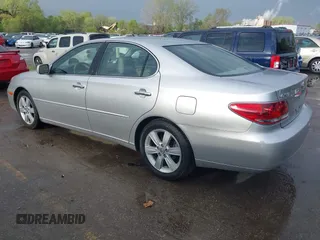 2005 Lexus ES 330 with VIN JTHBA30G055064200, listed as a IAAI auction lot 42048923 with 257,946 mi miles. Bid and sale history available at carsss.com. Image 3.