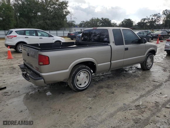 2002 GMC Sonoma SLS with VIN 1GTCS19W528254439, listed as a Copart auction lot 86689724 with 171,916 mi miles and Salvage Title. Bid and sale history available at carsss.com. Image 3.