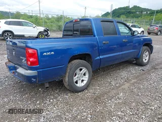 2010 Dodge Dakota Bighorn/Lonestar z VIN 1D7CW3GPXAS116883, wystawiony jako IAAI lot #42329654 z przebiegiem 90 057 mil mil oraz . Historia ofert i sprzedaży dostępna na DreamBid. Obrazek 4.