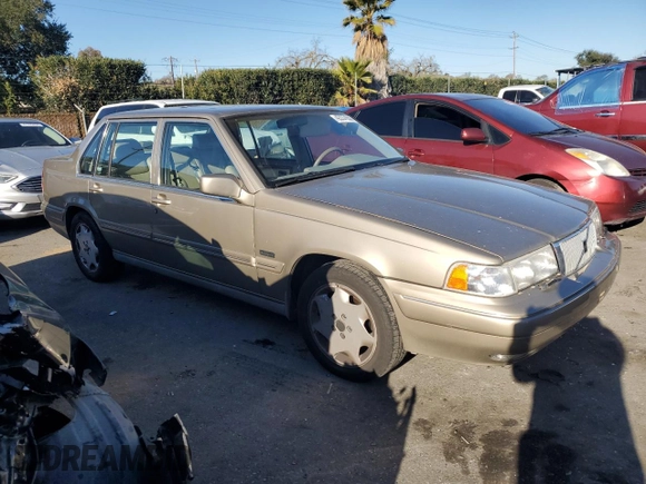 1995 Volvo 960 z VIN YV1KS9610S1074212, wystawiony jako Copart lot #42237655 z przebiegiem 102 627 mil mil oraz Tytuł czysty. Historia ofert i sprzedaży dostępna na DreamBid. Obrazek 4.