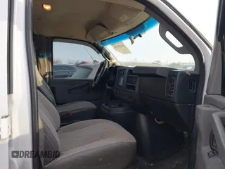 2016 GMC Savana Cargo Van with VIN 1GTW7AFF0G1903017, listed as a IAAI auction lot 41431579 with 232,985 mi miles. Bid and sale history available at carsss.com. Image 5.