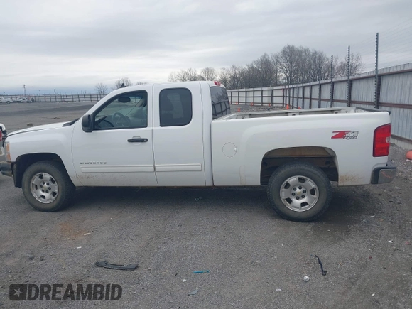 2013 Chevrolet Silverado 1500 LT with VIN 1GCRKSE76DZ404277, listed as a IAAI auction lot 41737878 with 204,921 mi miles and . Bid and sale history available at DreamBid. Image 14.