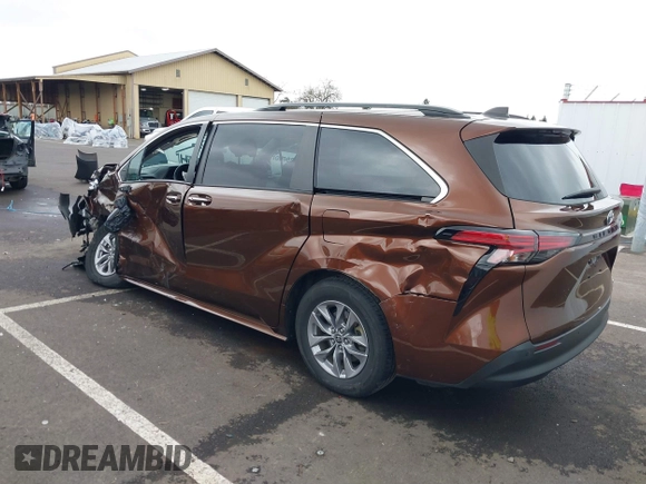 2022 Toyota Sienna XLE with VIN 5TDJRKEC4NS096017, listed as a IAAI auction lot 41708210 with 50,942 mi miles. Bid and sale history available at carsss.com. Image 3.