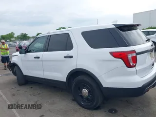 2017 Ford Police Interceptor Utility z VIN 1FM5K8AR2HGA94294, wystawiony jako IAAI lot #42091686 z przebiegiem 155 422 mil mil oraz . Historia ofert i sprzedaży dostępna na DreamBid. Obrazek 14.
