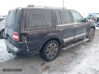 2007 Lincoln Navigator with VIN 5LMFU28507LJ08758, listed as a IAAI auction lot 41300329 with 126,739 mi miles. Bid and sale history available at carsss.com. Image 4.