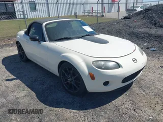 2007 Mazda MX-5 Miata Sport z VIN JM1NC25F570131280, wystawiony jako IAAI lot #41836951 z przebiegiem 124 839 mil mil oraz . Historia ofert i sprzedaży dostępna na DreamBid. Obrazek 1.