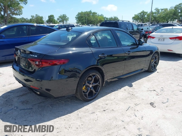 2017 Alfa Romeo Giulia Ti with VIN ZARFAEEN5H7545113, listed as a IAAI auction lot 41919103 with 62,182 mi miles. Bid and sale history available at carsss.com. Image 4.