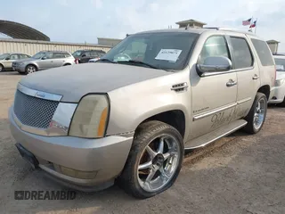 2007 Cadillac Escalade z VIN 1GYFK63827R379883, wystawiony jako IAAI lot #42129071 z przebiegiem 227 794 mil mil oraz . Historia ofert i sprzedaży dostępna na DreamBid. Obrazek 2.
