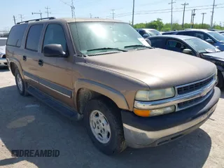 2004 Chevrolet Suburban LT with VIN 1GNEC16Z64J117498, listed as a IAAI auction lot 42005973 with 246,938 mi miles. Bid and sale history available at carsss.com. Image 1.