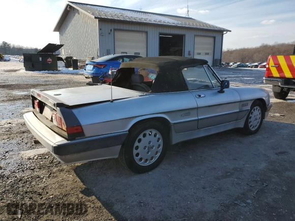1986 Alfa Romeo Spider Veloce z VIN ZARBA5419G1040612, wystawiony jako Copart lot #42347965 z przebiegiem 84 485 mil mil oraz Czysty tytuł • Clean title. Historia ofert i sprzedaży dostępna na DreamBid. Obrazek 3.