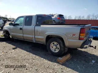 2001 Chevrolet Silverado 2500 with VIN 1GCGK29U51Z185752, listed as a Copart auction lot 51232125 with 205,401 mi miles and Salvage Title. Bid and sale history available at carsss.com. Image 2.