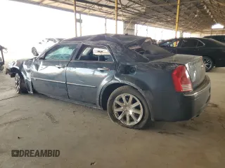 2008 Chrysler 300 C Hemi z VIN 2C3KA63H78H140262, wystawiony jako Copart lot #58659515 z przebiegiem 135 065 mil mil oraz Szkoda całkowita • Salvage title. Historia ofert i sprzedaży dostępna na DreamBid. Obrazek 2.