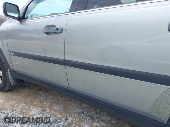 2004 Volvo XC90 with VIN YV1CM59H141076604, listed as a IAAI auction lot 41994322 with 141,402 mi miles. Bid and sale history available at carsss.com. Image 12.