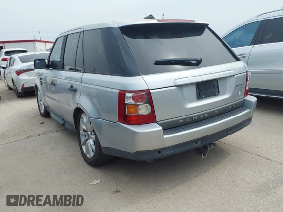 2008 Land Rover Range Rover Sport HSE z VIN SALSK25458A120952, wystawiony jako IAAI lot #42268358 z przebiegiem 215 001 mil mil oraz . Historia ofert i sprzedaży dostępna na DreamBid. Obrazek 3.