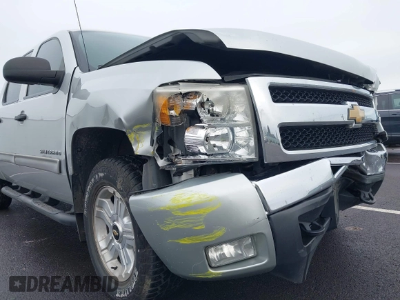2011 Chevrolet Silverado 1500 LT with VIN 3GCPKSE30BG219790, listed as a IAAI auction lot 41163358 with 152,503 mi miles. Bid and sale history available at carsss.com. Image 6.