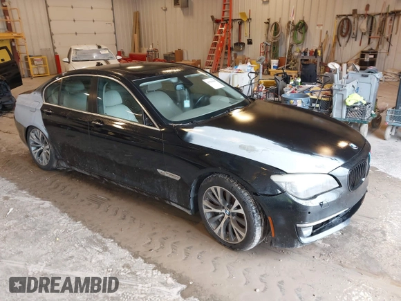 2013 BMW 7 Series 750i xDrive z VIN WBAYB6C56DC997904, wystawiony jako IAAI lot #42529968 z przebiegiem Nie podano mil oraz . Historia ofert i sprzedaży dostępna na DreamBid. Obrazek 1.