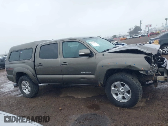 2014 Toyota Tacoma with VIN 5TFLU4EN6EX104410, listed as a IAAI auction lot 41925708 with 189,375 mi miles. Bid and sale history available at carsss.com. Image 14.