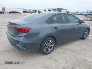 2022 Kia Forte LXS z VIN 3KPF24AD6NE440364, wystawiony jako IAAI lot #41581237 z przebiegiem 52 553 mil mil oraz . Historia ofert i sprzedaży dostępna na DreamBid. Obrazek 4.