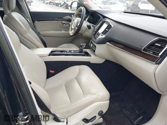 2016 Volvo XC90 T6 Momentum with VIN YV4A22PK7G1058660, listed as a IAAI auction lot 42201130 with 130,487 mi miles. Bid and sale history available at carsss.com. Image 5.