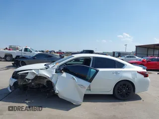 2018 Nissan Altima SV with VIN 1N4AL3AP6JC213193, listed as a IAAI auction lot 41880679 with 109,594 mi miles and . Bid and sale history available at carsss.com. Image 15.