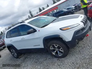 2015 Jeep Cherokee Trailhawk with VIN 1C4PJMBS4FW757314, listed as a IAAI auction lot 41916722 with 140,110 mi miles. Bid and sale history available at carsss.com. Image 13.